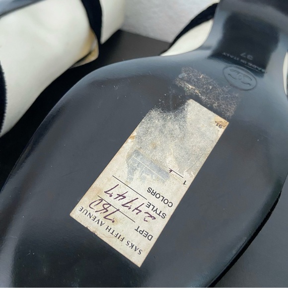 Vintage CHANEL Two Tone Velvet Satin Mary Jane Pumps Low Block Heel - Picture 15 of 16